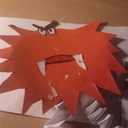 Monster aus Tonpapier basteln Schritt 12