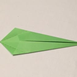 Schlange aus einem quadratischem Blatt Papier falten Schritt 4