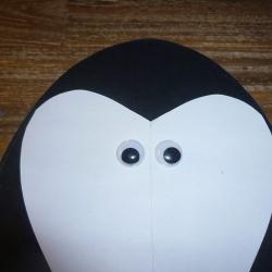 Pinguin in Herzform aus Papier selbst basteln Schritt 7