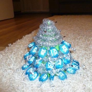 Tannenbaum aus ICE Bonbons selbst basteln Schritt 14