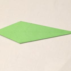 Schlange aus einem quadratischem Blatt Papier falten Schritt 6