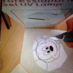 Mickey Mouse aus Klorolle selbst basteln Schritt 6