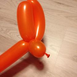 Hase aus Modellierballons basteln Schritt 3