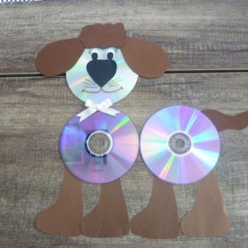 Hund aus CDs selbst basteln Schritt 17