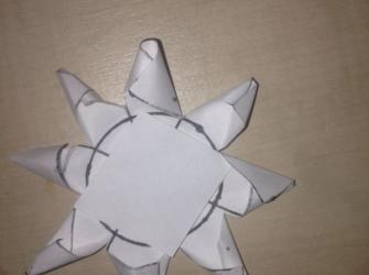 Weihnachts Kugelstern aus Papier selbst basteln Schritt 9