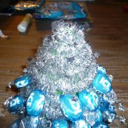 Tannenbaum aus ICE Bonbons selbst basteln Schritt 13