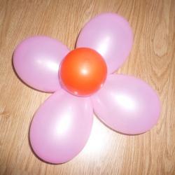 Blume aus Ballons basteln Schritt 6