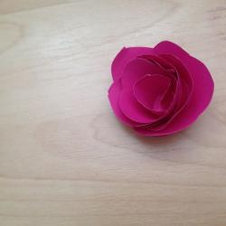 Rose aus Papier basteln Schritt 13