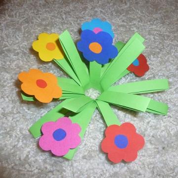 Blumen aus Tonpapier selbst basteln