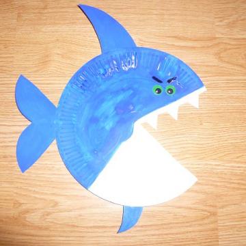 Hai aus Papptellern selbst basteln