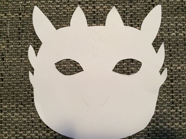 Drachenmaske aus Papier selbst basteln
